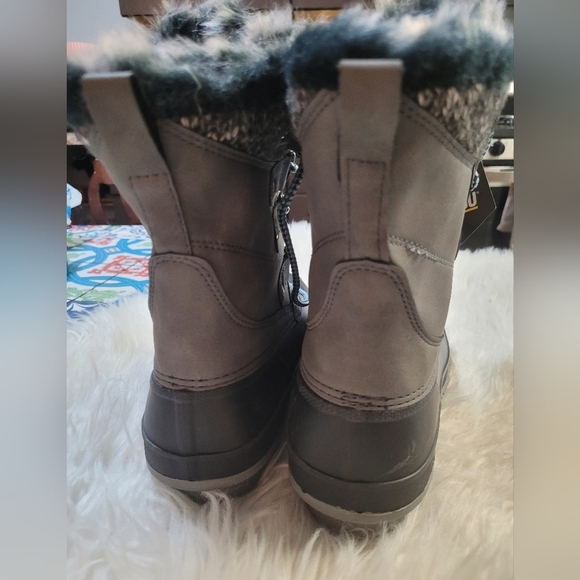 Women's Gray and Black Winter Boots - Picture 9 of 10